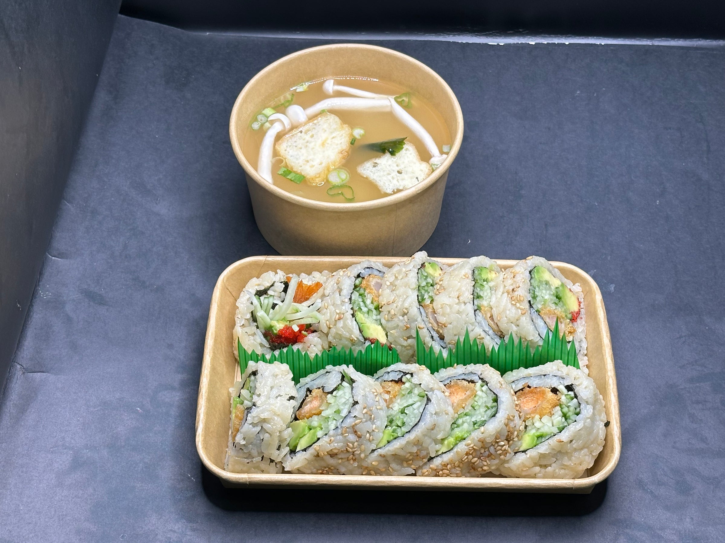 Dynamite + Sushi (9 pcs) | ami-no